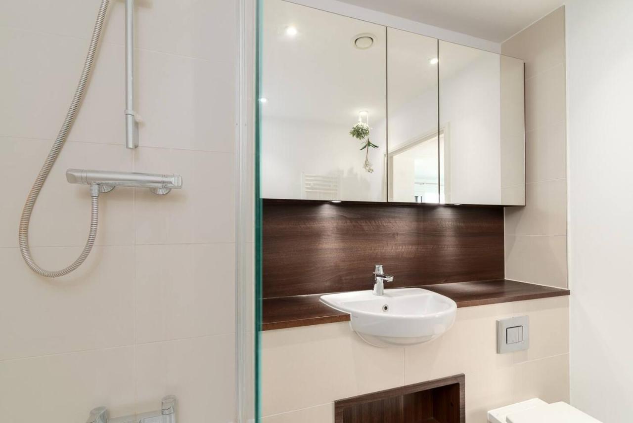 Joivy Lovely Studio Flat With Terrace In Southeast لندن المظهر الخارجي الصورة